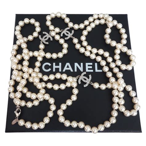 un collier en perle sautoir de coco chanel|chanel collier.